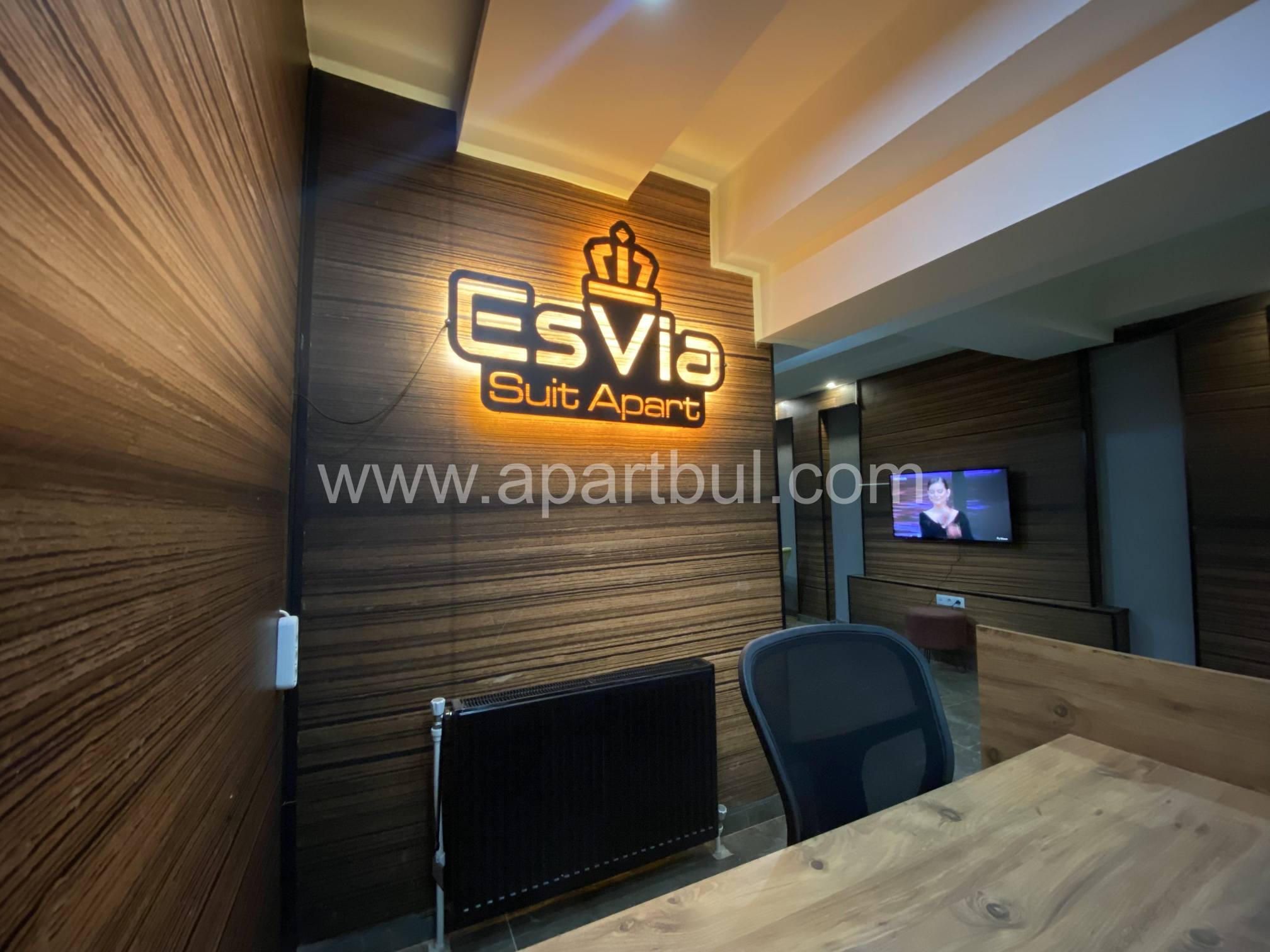 EsVia Suit Apart